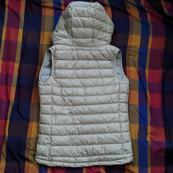 Lolë Packable Vest - Picture 5 of 7